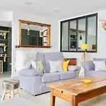 Spacieux 300m2 - Sauna - Bbq - Terrasse 아파트