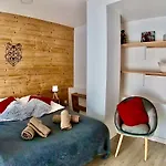 Spacieux 300m2 - Sauna - Bbq - Terrasse 아파트